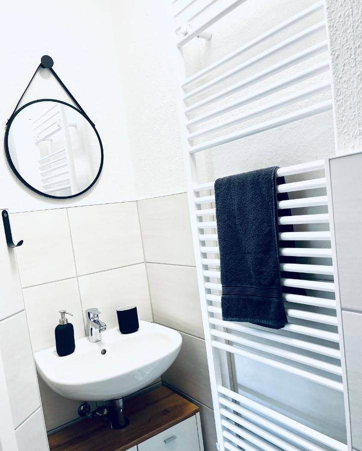 Renoviertes Apartment In Zentraler Lage - Wlan, Smart-Tv, Kueche, Balkon Und Queensize-Bett Fuer 4 Gaeste Erfurt Extérieur photo